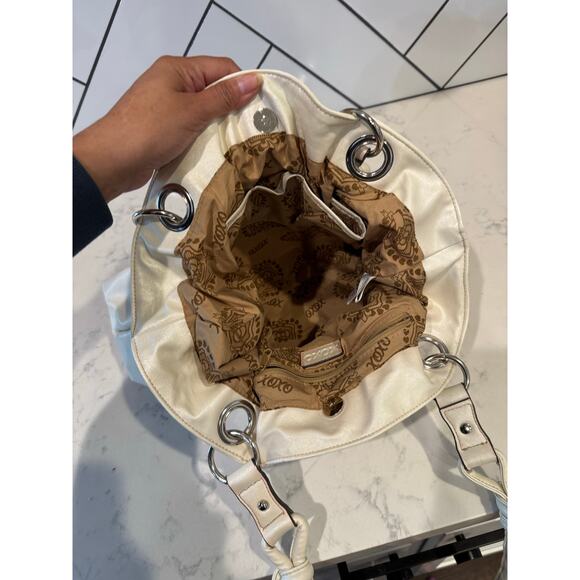 Vintage XOXO Y2K faux leather shoulder hobo bag knotted handles shimmery white - Picture 12 of 16